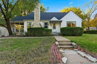 1221 N 8th St, Manhattan, KS 66502