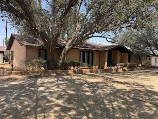 1819 W Jefferson St, Pecos, TX 79772