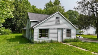 825 E Broad St, Chesaning, MI 48616