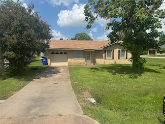 606 E Broad St, Forney, TX 75126