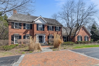 720 Newcastle Dr, Lake Forest, IL 60045