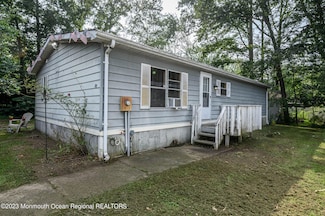 34 Forest Dr, Manalapan, NJ 07726