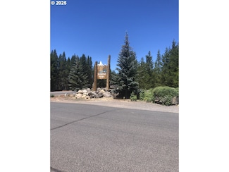 26 Diamond Peak Dr, Crescent Lake, OR 97733