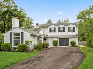 363 Thackeray Ln, Northfield, IL 60093