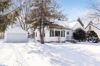1126 Laurie Rd W, Saint Paul, MN 55113