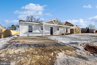 34 Tapered Oak Ln, Levittown, PA 19054