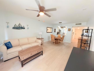 3138 Via Poinciana Unit 306, Lake Worth, FL 33467