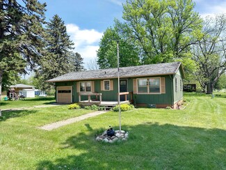 405 S Dresden St, Ceylon, MN 56121