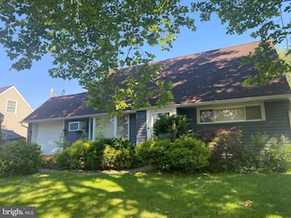 48 Queen Anne Rd, Levittown, PA 19057