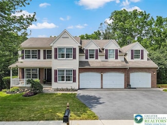 310 Spyglass Hill Rd, Bath, PA 18014