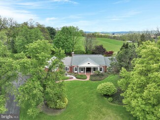 212 Sherwood Dr, Reading, PA 19606