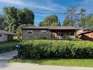 359 Division Rd, Pea Ridge, WV 25705
