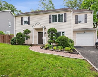 16 Elmwood Dr, Livingston, NJ 07039