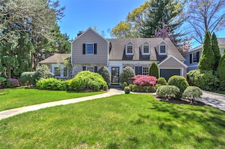 16 Warwick Rd, Rockville Centre, NY 11570
