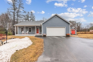 18 Hickory Dr, Wiscasset, ME 04578