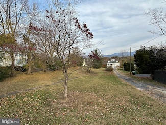 140 S Court St, Luray, VA 22835