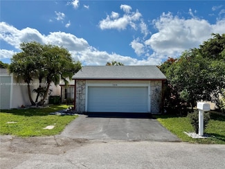 1304 Redstart Ct, Homestead, FL 33035