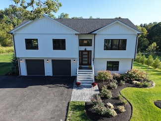 4 Byron Randall Rd, Johnston, RI 02919