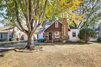 1744 Asbury St, Saint Paul, MN 55113