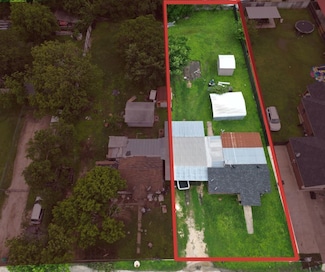 213 Cleveland St, Cleburne, TX 76031