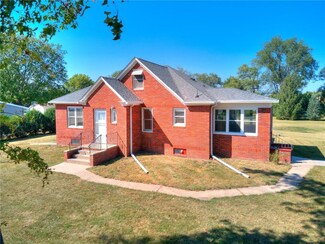 505 W 2nd St, Prairie City, IA 50228