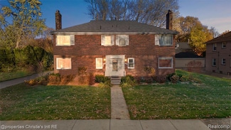 852 Harcourt Rd, Grosse Pointe Park, MI 48230