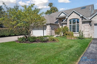 8670 Augusta Ln, Holland, OH 43528