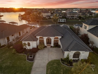 3101 Sea Channel Dr, Seabrook, TX 77586