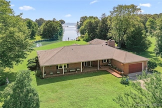 77 Kent Cove Rd, Kilmarnock, VA 22482