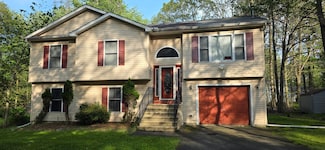 8139 Mayfair Rd, Tobyhanna, PA 18466