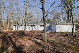 106 Dogwood Rd, Dingmans Ferry, PA 18328