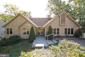 633 Lakeview Dr, Cross Junction, VA 22625