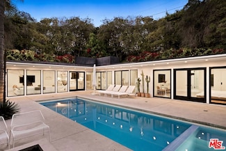2872 Nichols Canyon Rd, Los Angeles, CA 90046
