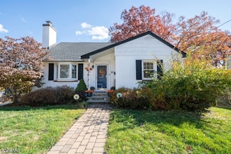 21 Sunrise Ave, Bloomingdale, NJ 07403
