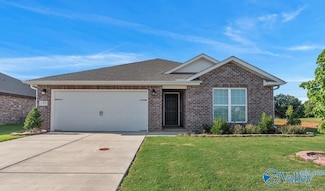193 Cherry Laurel Dr, Hazel Green, AL 35759