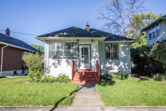 1042 1st St N, Fargo, ND 58102