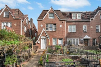37-37 78th St, Flushing, NY 11372