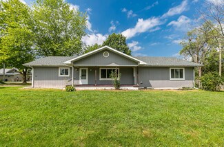 1105 N Market Ave, Bolivar, MO 65613