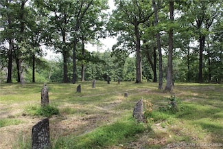 8322 Spirit Ln, Versailles, MO 65084