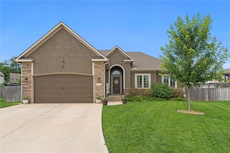 1402 NW Red Oak Ct, Blue Springs, MO 64029