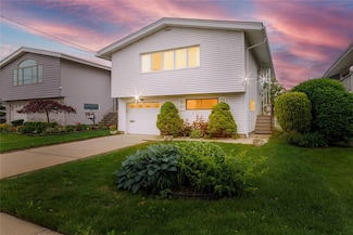 34 E Bedell St, Freeport, NY 11520