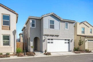 2047 N Hammel Ln, Clovis, CA 93619