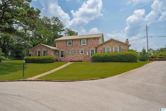 1867 Valgreen Ln, Hoover, AL 35226