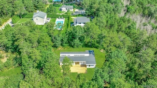 518 Maple Ave S, Riverhead, NY 11901