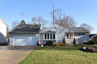 54 Indian Lake Blvd, Canfield, OH 44406