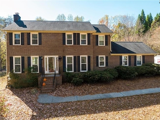 5060 Commodore Ln, Walnut Cove, NC 27052