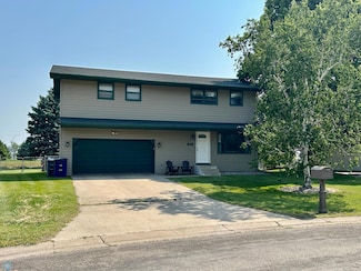 1922 13th Ave N, Moorhead, MN 56560