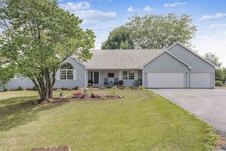 4441 E Open View Dr, Byron, IL 61010