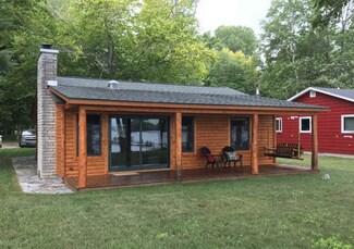 11594 Seabrook Ln, Pellston, MI 49769