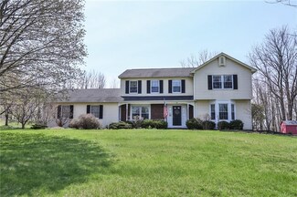 13 Lantern Ln, Honeoye Falls, NY 14472